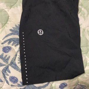 Lululemon black capris with pockets